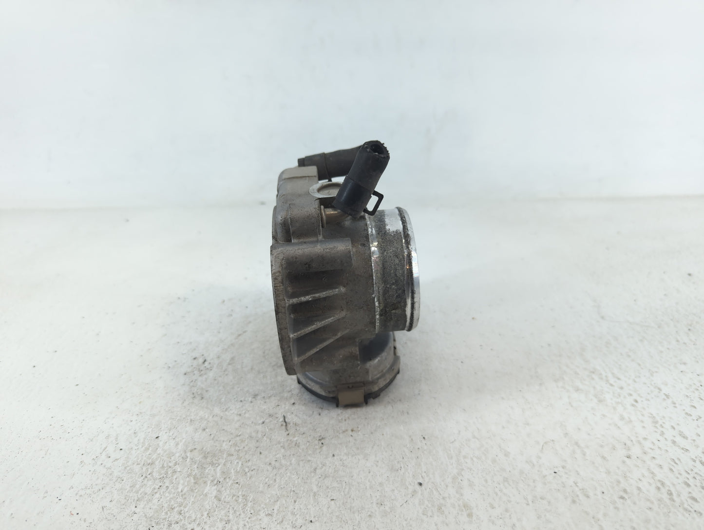 2011-2013 Kia Sportage Throttle Body P/N:35100-25400 Fits Fits 2006 2007 2008 2009 2010 2011 2012 2013 OEM Used Auto Parts -