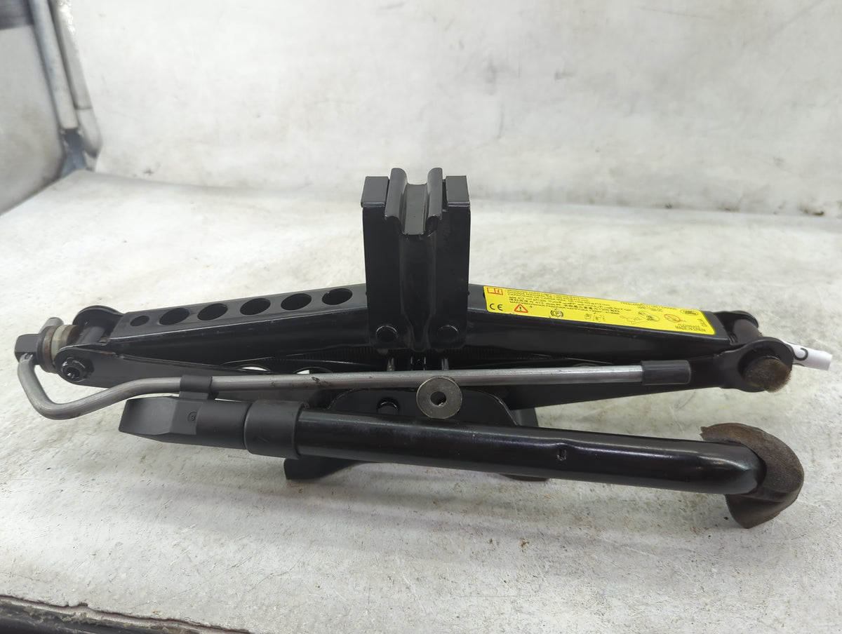 2013 Land Rover Evoque Spare Scissor Car Jack - Oemusedautoparts1.com