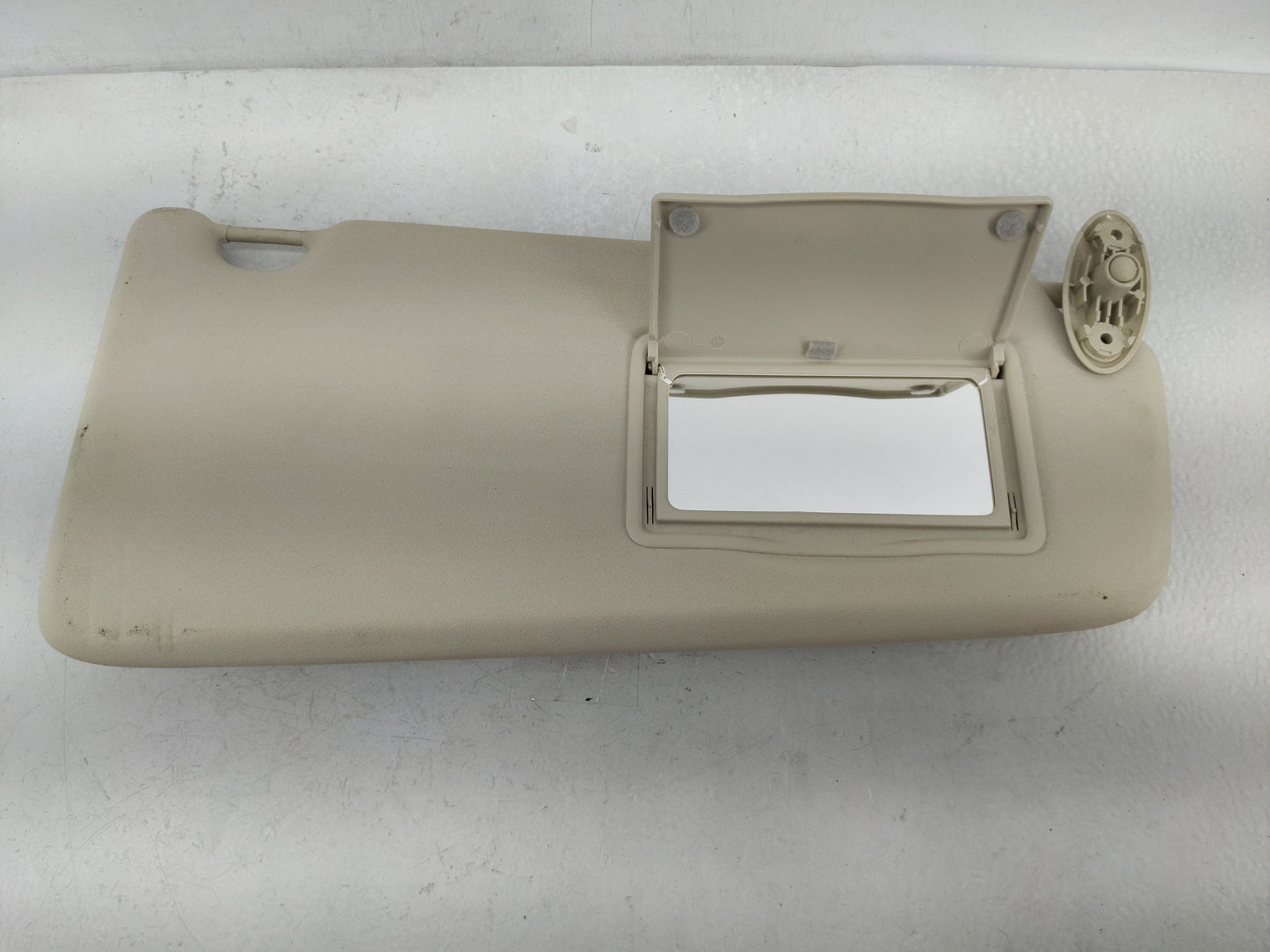 2013-2015 Land Rover Lr2 Sun Visor Shade Replacement Passenger Right Mirror Fits Fits 2013 2014 2015 OEM Used Auto Parts - O