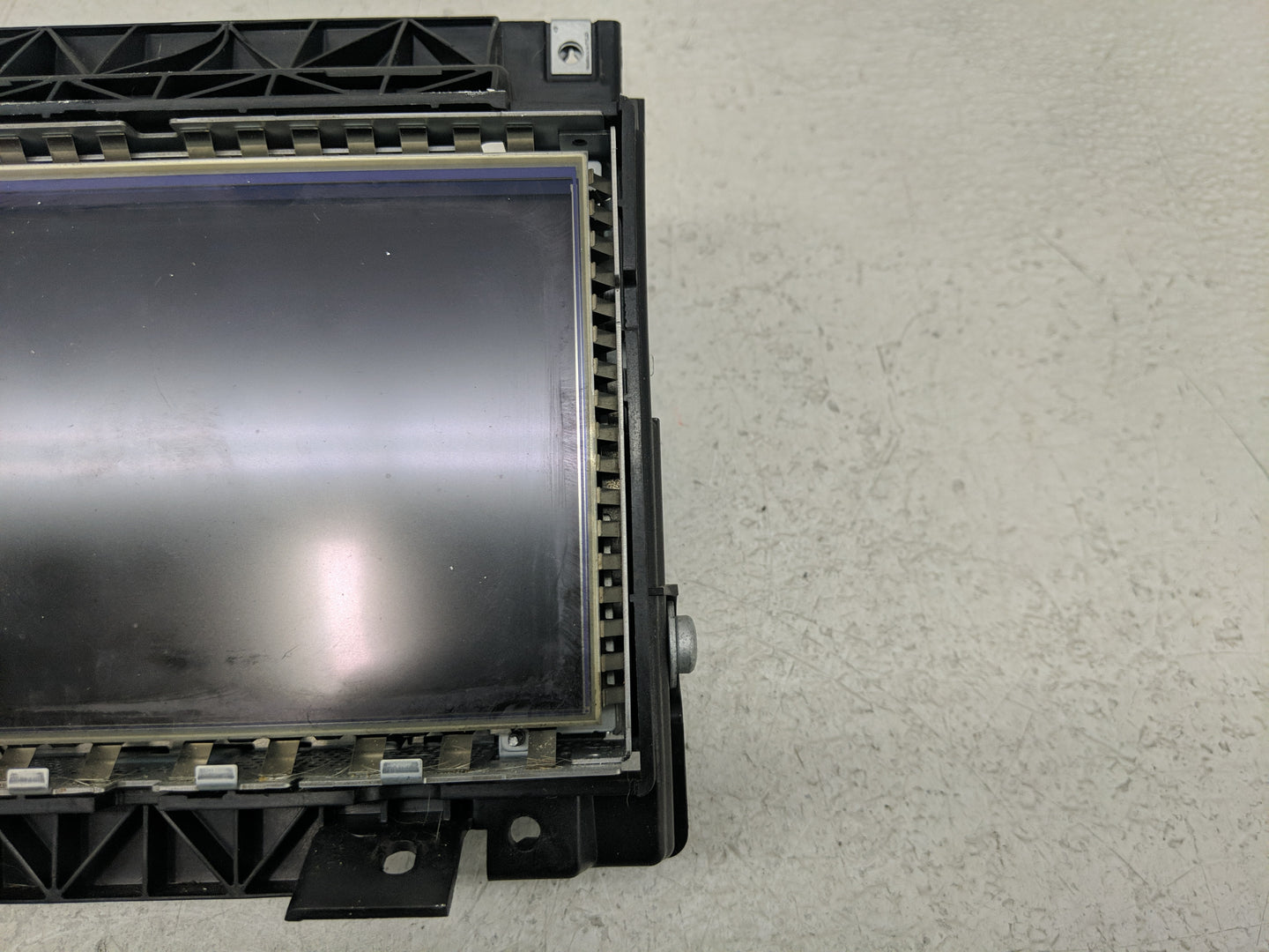 2013 Land Rover Lr2 Radio AM FM Cd Player Receiver Replacement Fits OEM Used Auto Parts - Oemusedautoparts1.com