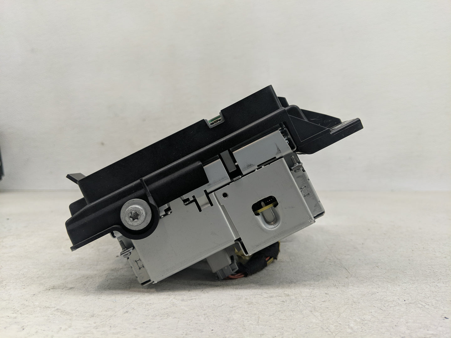 2013 Land Rover Lr2 Radio AM FM Cd Player Receiver Replacement Fits OEM Used Auto Parts - Oemusedautoparts1.com
