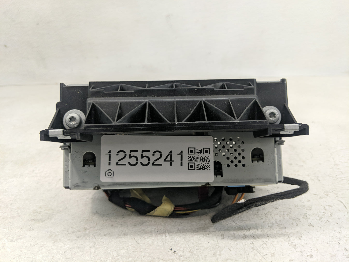 2013 Land Rover Lr2 Radio AM FM Cd Player Receiver Replacement Fits OEM Used Auto Parts - Oemusedautoparts1.com
