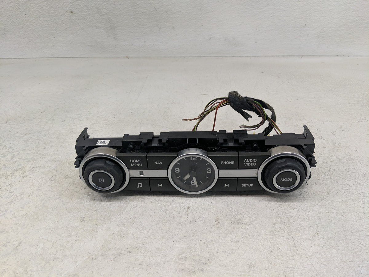 2013-2015 Land Rover Lr2 Radio AM FM Cd Player Receiver Replacement P/N:DH52-18C858-BA Fits 2013 2014 2015 OEM Used Auto Par