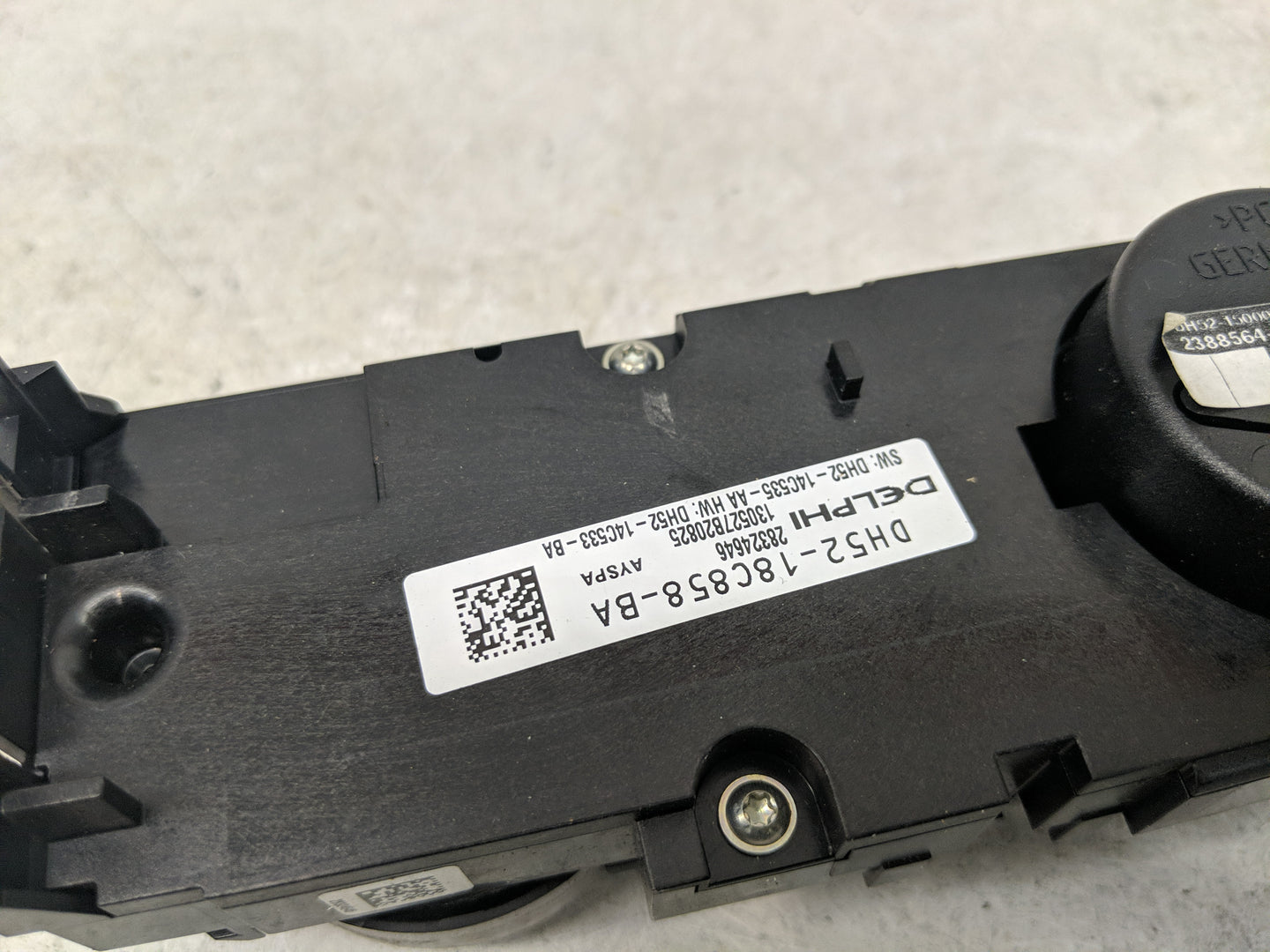 2013-2015 Land Rover Lr2 Radio AM FM Cd Player Receiver Replacement P/N:DH52-18C858-BA Fits Fits 2013 2014 2015 OEM Used Aut