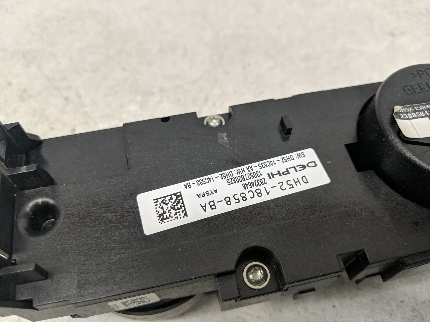 2013-2015 Land Rover Lr2 Radio AM FM Cd Player Receiver Replacement P/N:DH52-18C858-BA Fits Fits 2013 2014 2015 OEM Used Aut