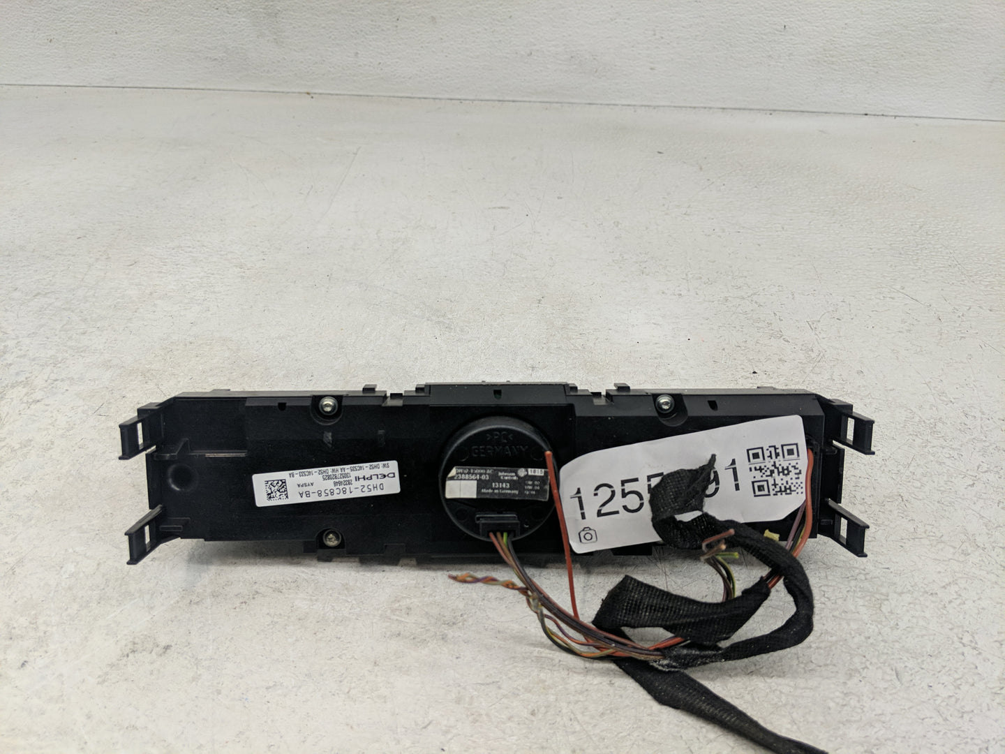 2013-2015 Land Rover Lr2 Radio AM FM Cd Player Receiver Replacement P/N:DH52-18C858-BA Fits Fits 2013 2014 2015 OEM Used Aut