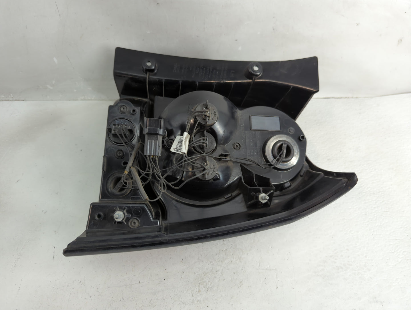 2013-2015 Land Rover Lr2 Tail Light Assembly Driver Left OEM P/N:VPDH52-13405-BG DH52-13405-BB Fits Fits 2013 2014 2015 OEM 