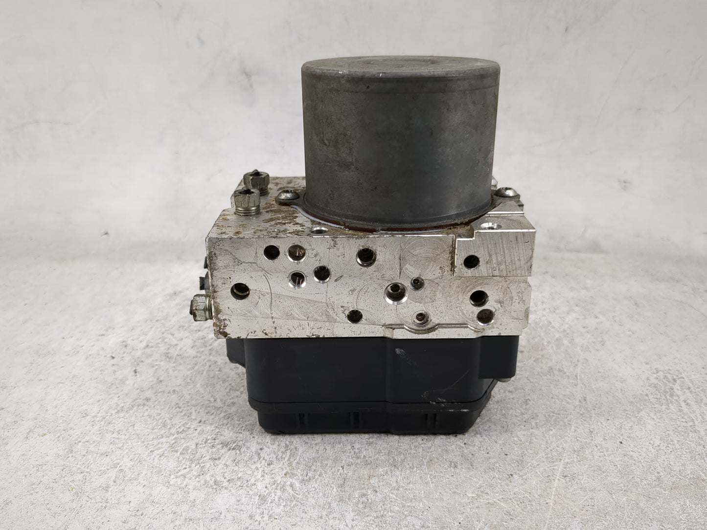 2013-2015 Land Rover Lr2 ABS Pump Control Module Replacement P/N:89541-0R042 133486 Fits Fits 2013 2014 2015 OEM Used Auto P