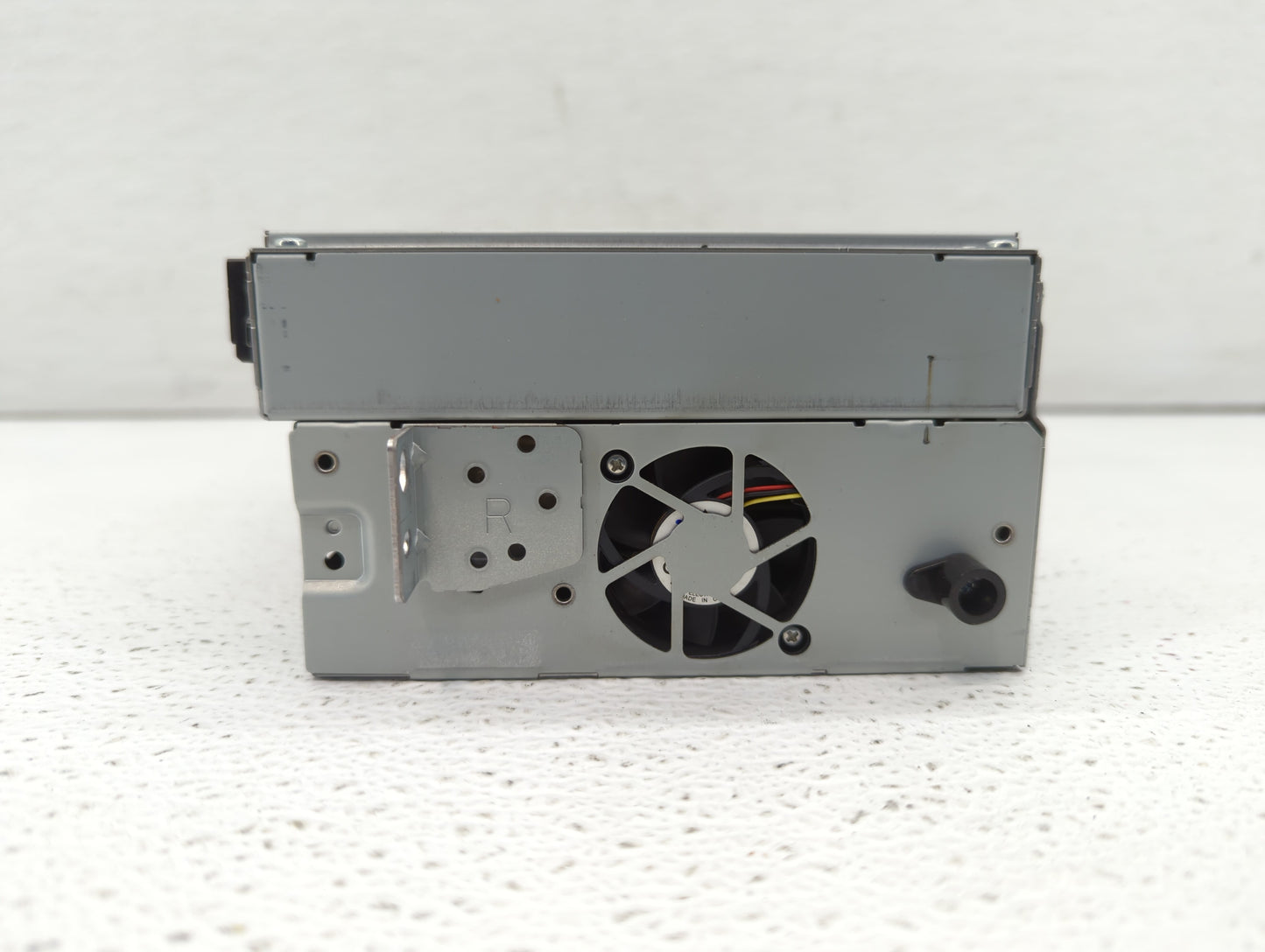 2013-2015 Land Rover Lr2 Am Fm Cd Player Radio Receiver - Oemusedautoparts1.com