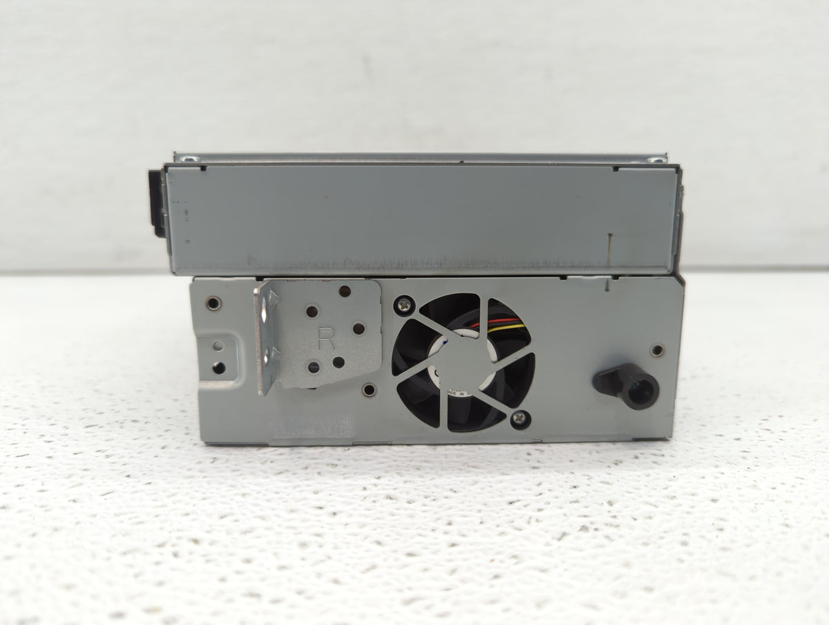 2013-2015 Land Rover Lr2 Am Fm Cd Player Radio Receiver 440147 - Oemusedautoparts1.com