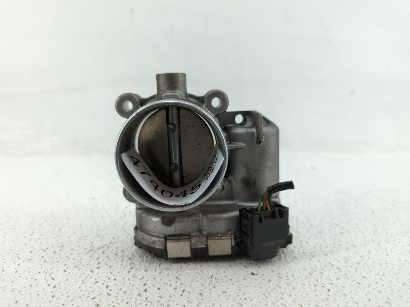 2013-2015 Land Rover Lr2 Throttle Body P/N:AG9E-9F991-AA Fits Fits 2012 2013 2014 2015 OEM Used Auto Parts - Oemusedautopart