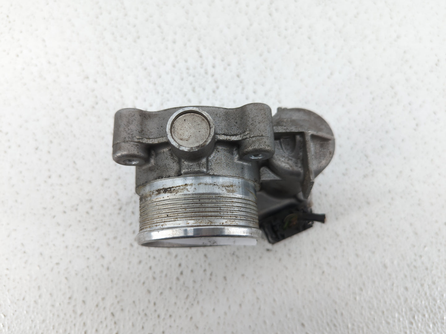 2013-2015 Land Rover Lr2 Throttle Body P/N:AG9E-9F991-AA Fits Fits 2012 2013 2014 2015 OEM Used Auto Parts - Oemusedautopart