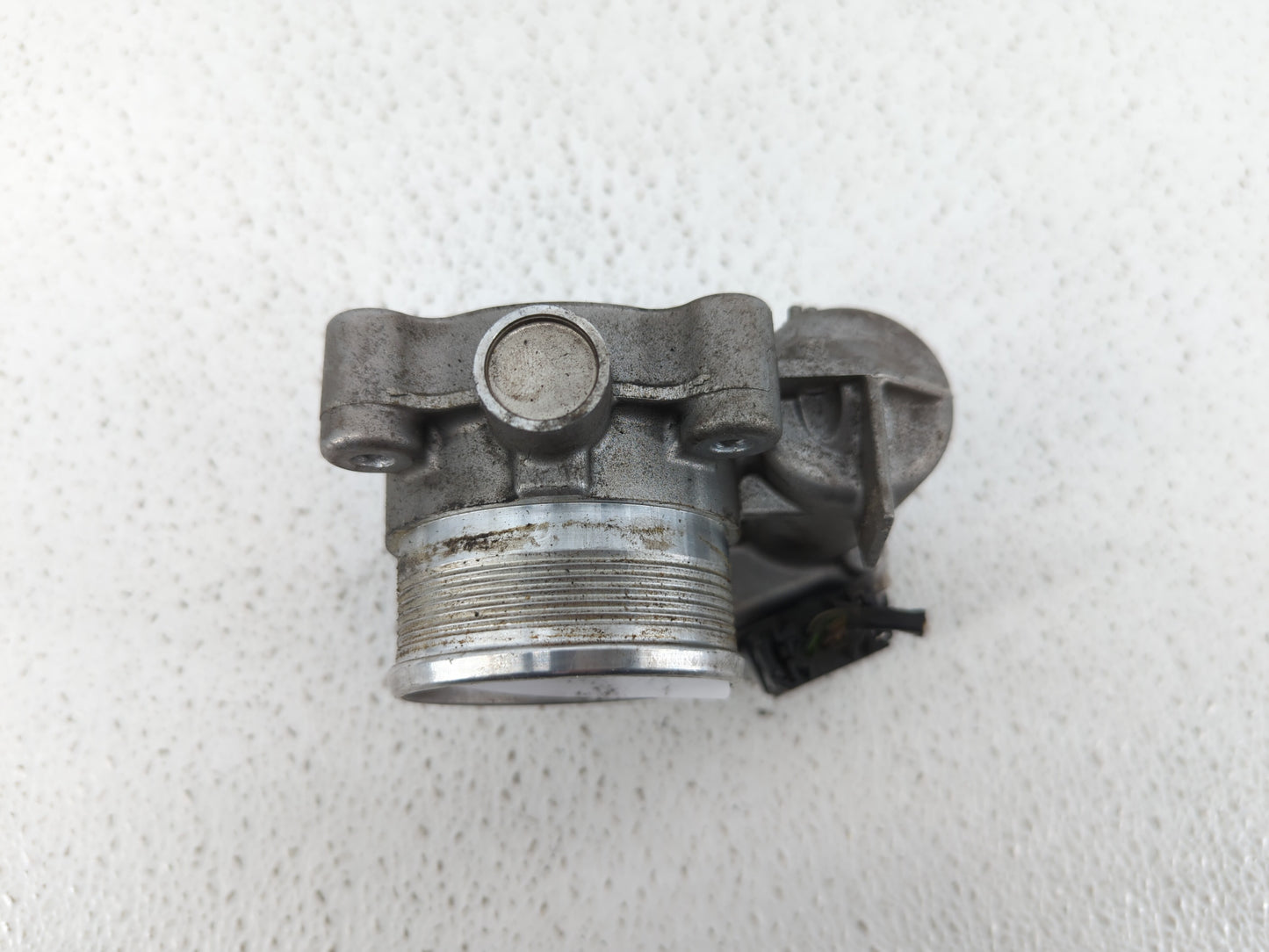 2013-2015 Land Rover Lr2 Throttle Body P/N:AG9E-9F991-AA Fits Fits 2012 2013 2014 2015 OEM Used Auto Parts - Oemusedautopart