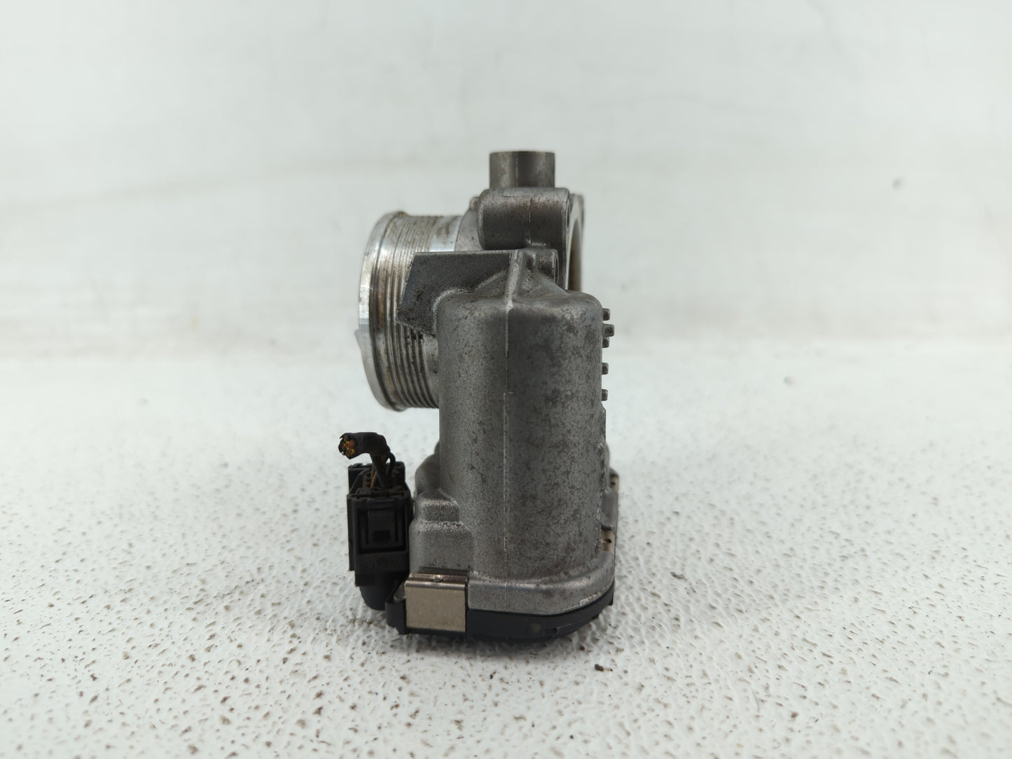 2013-2015 Land Rover Lr2 Throttle Body P/N:AG9E-9F991-AA Fits Fits 2012 2013 2014 2015 OEM Used Auto Parts - Oemusedautopart