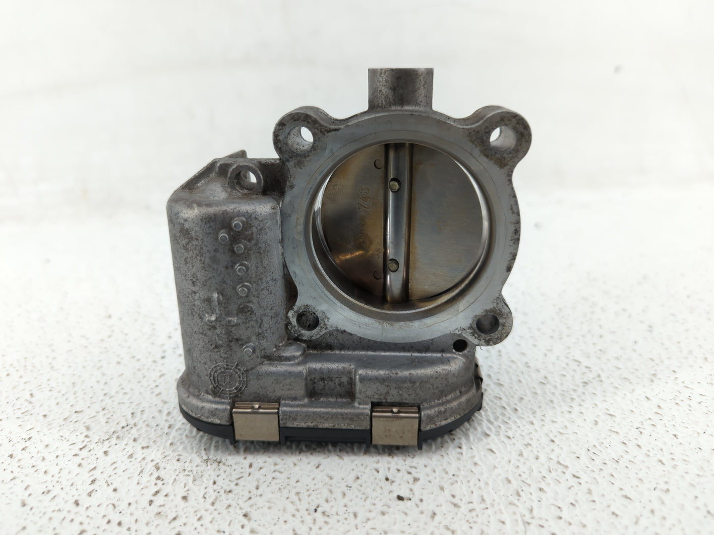2013-2015 Land Rover Lr2 Throttle Body P/N:AG9E-9F991-AA Fits Fits 2012 2013 2014 2015 OEM Used Auto Parts - Oemusedautopart