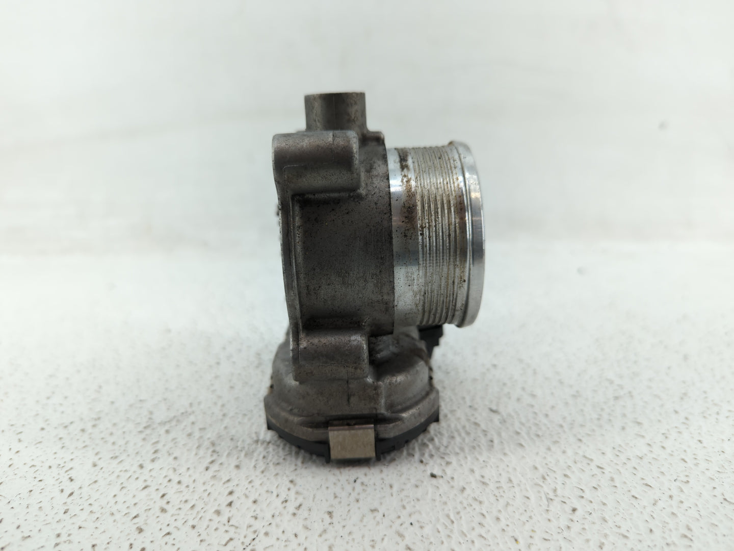 2013-2015 Land Rover Lr2 Throttle Body P/N:AG9E-9F991-AA Fits Fits 2012 2013 2014 2015 OEM Used Auto Parts - Oemusedautopart