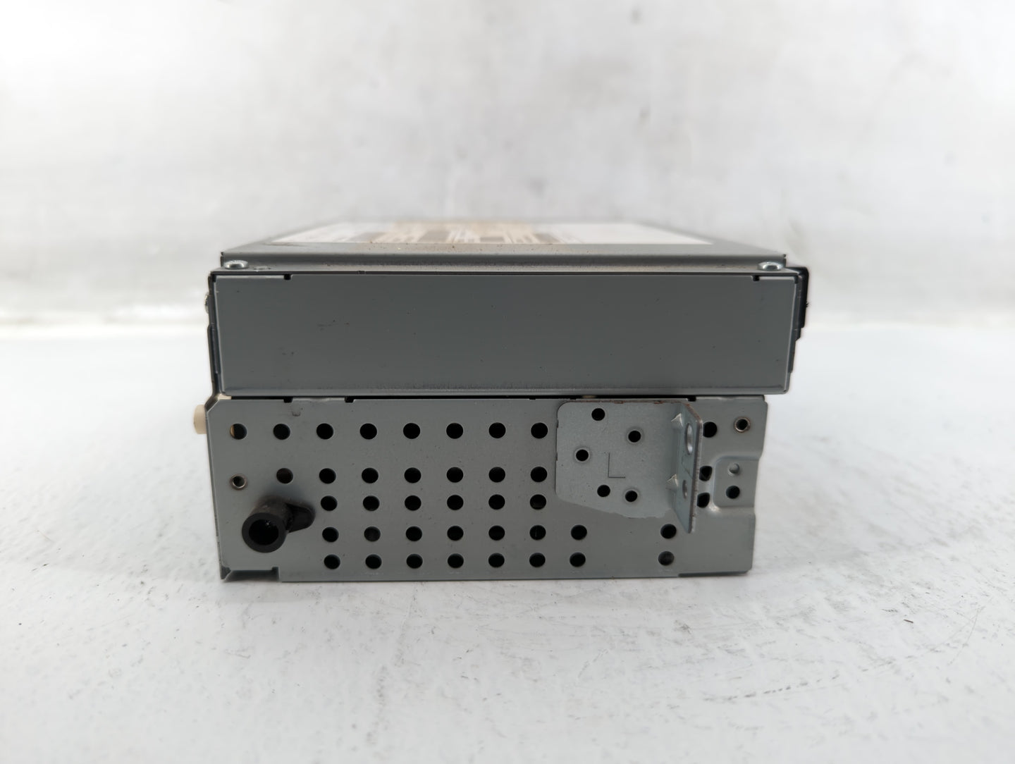 2013-2015 Land Rover Lr2 Am Fm Cd Player Radio Receiver - Oemusedautoparts1.com
