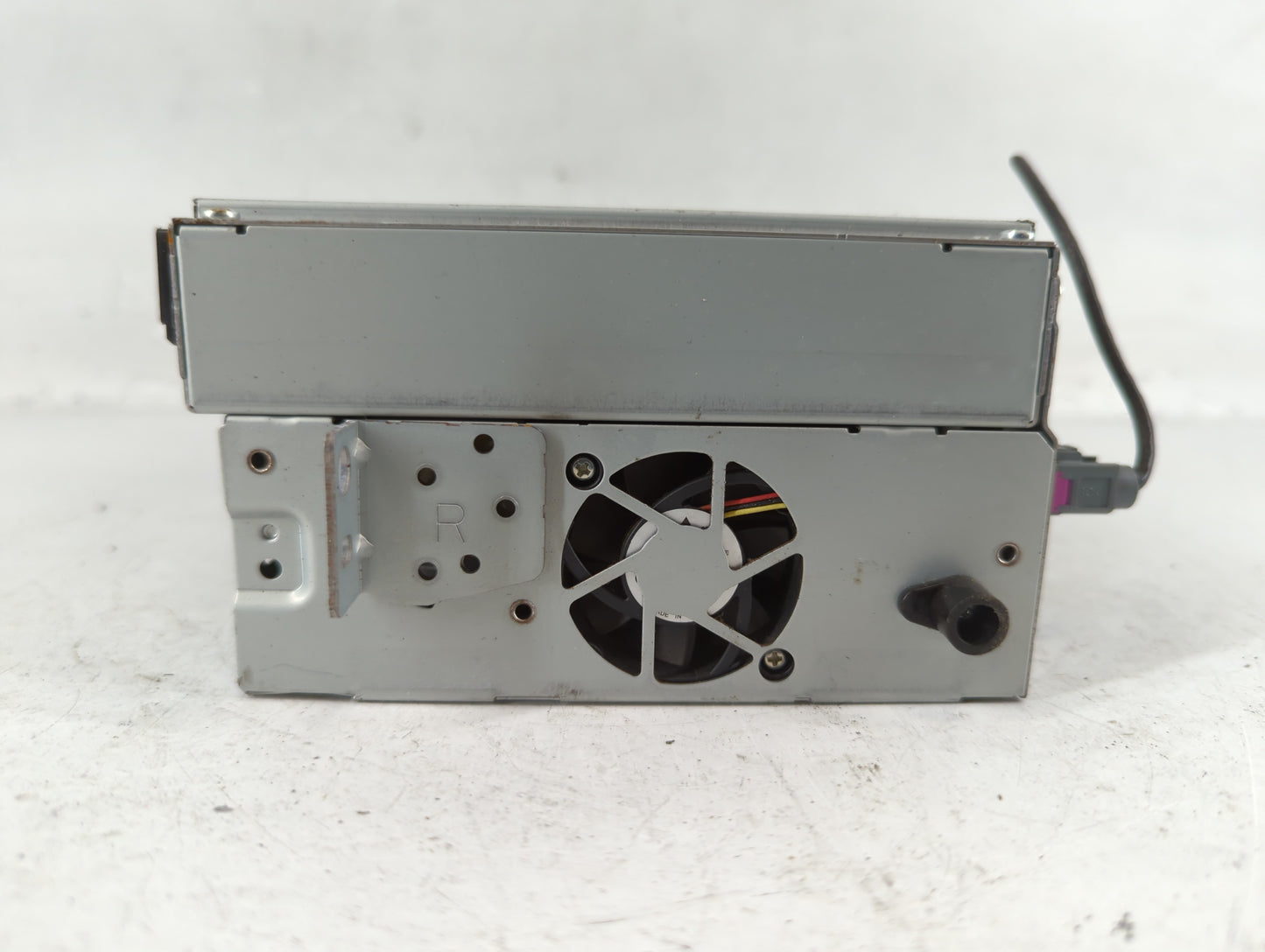 2008-2014 Land Rover Lr2 Am Fm Cd Player Radio Receiver - Oemusedautoparts1.com