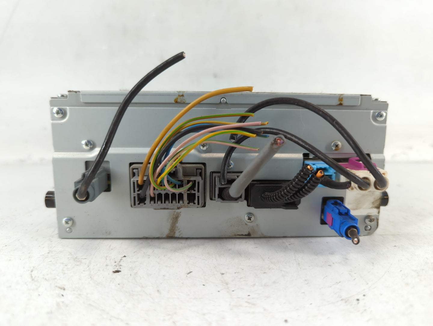 2008-2014 Land Rover Lr2 Am Fm Cd Player Radio Receiver - Oemusedautoparts1.com