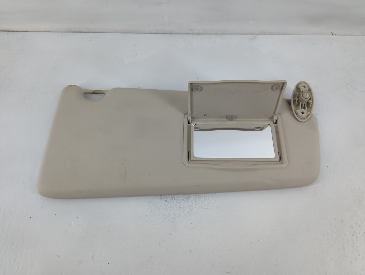 2013-2015 Land Rover Lr2 Sun Visor Shade Replacement Passenger Right Mirror Fits Fits 2013 2014 2015 OEM Used Auto Parts - O