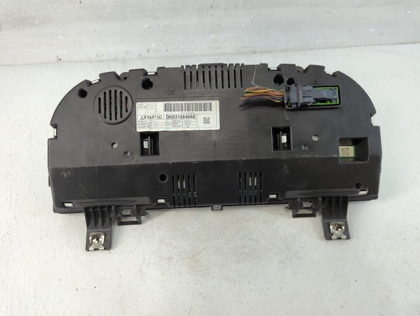2013-2015 Land Rover Lr2 Instrument Cluster Speedometer Gauges P/N:DH5210849AE Fits Fits 2013 2014 2015 OEM Used Auto Parts 