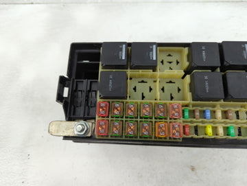 2010-2013 Land Rover Lr4 Fusebox Fuse Box Panel Relay Module P/N:CH22-14290-BB Fits Fits 2010 2011 2012 2013 OEM Used Auto Parts