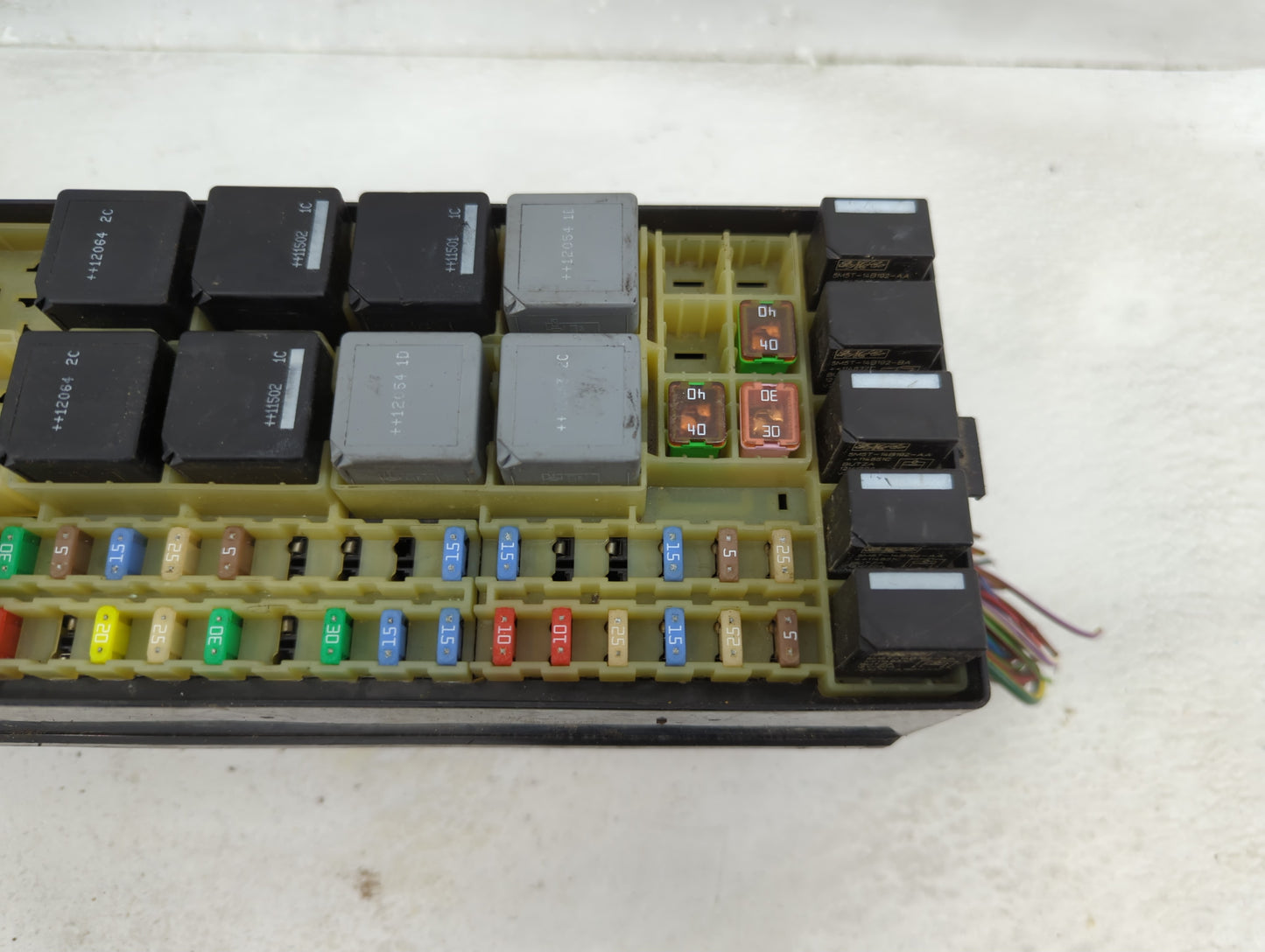 2010-2013 Land Rover Lr4 Fusebox Fuse Box Panel Relay Module P/N:CH22-14290-BB Fits Fits 2010 2011 2012 2013 OEM Used Auto P