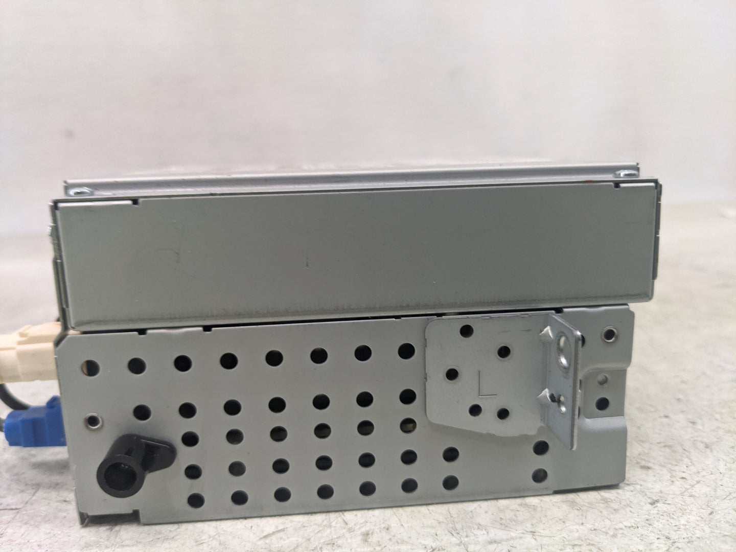 2013 Land Rover Lr4 Radio AM FM Cd Player Receiver Replacement P/N:CF6N-18C815-JD Fits OEM Used Auto Parts - Oemusedautopart