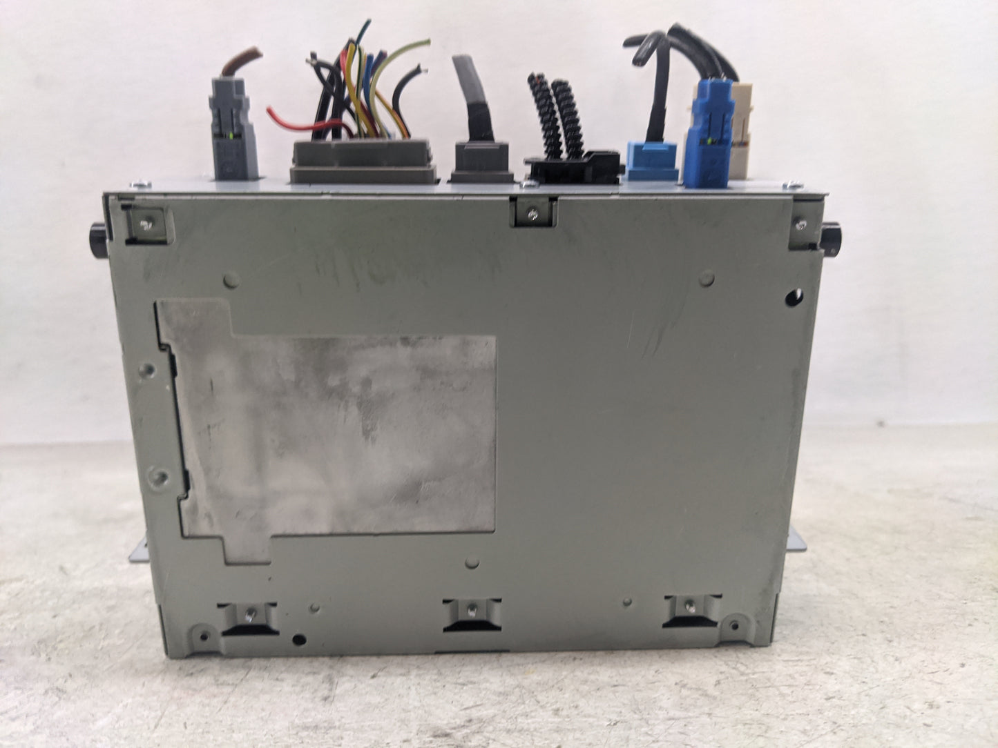 2013 Land Rover Lr4 Radio AM FM Cd Player Receiver Replacement P/N:CF6N-18C815-JD Fits OEM Used Auto Parts - Oemusedautopart