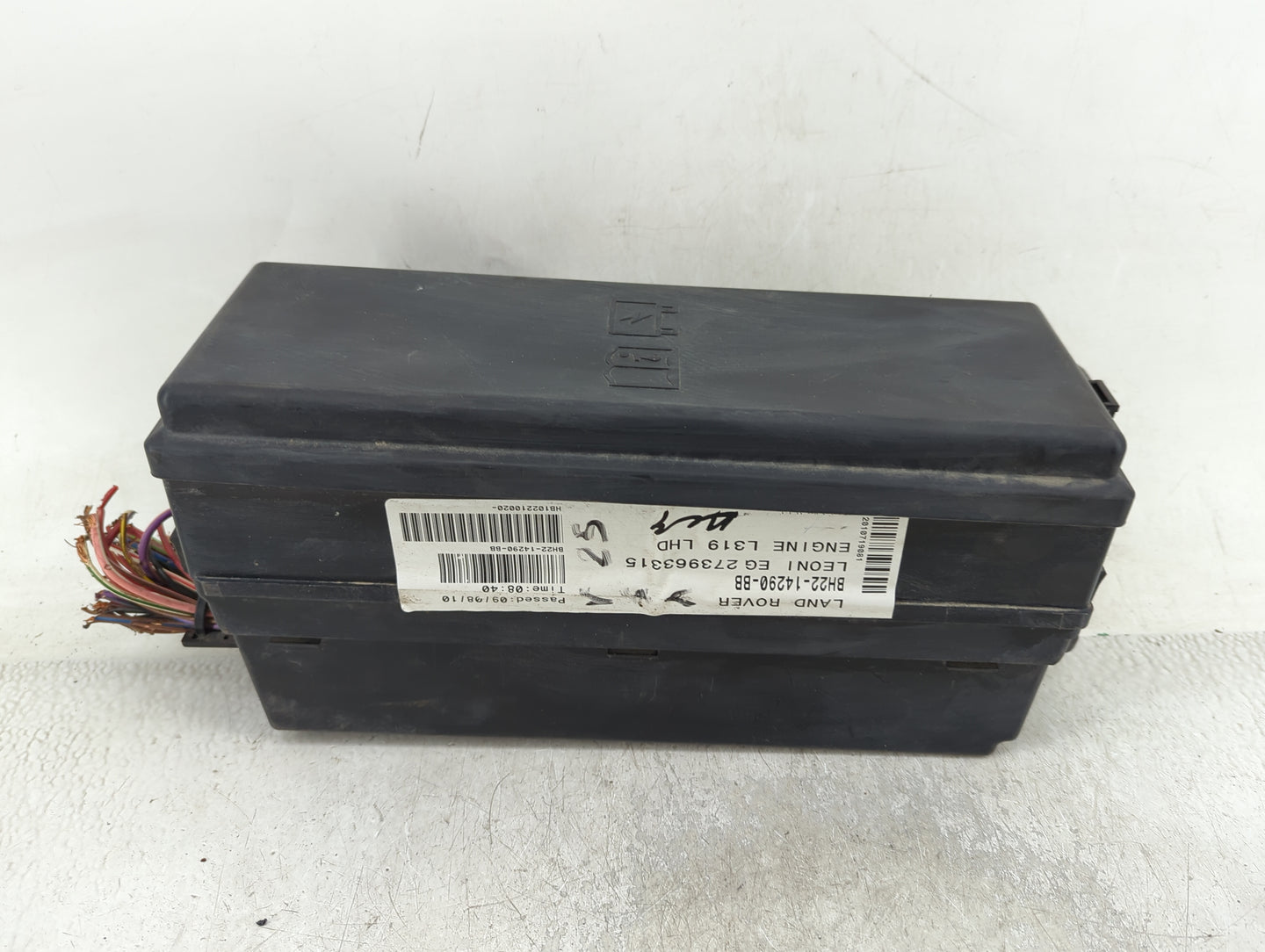 2010-2013 Land Rover Lr4 Fusebox Fuse Box Panel Relay Module P/N:BH22-14290-BB Fits Fits 2010 2011 2012 2013 OEM Used Auto P