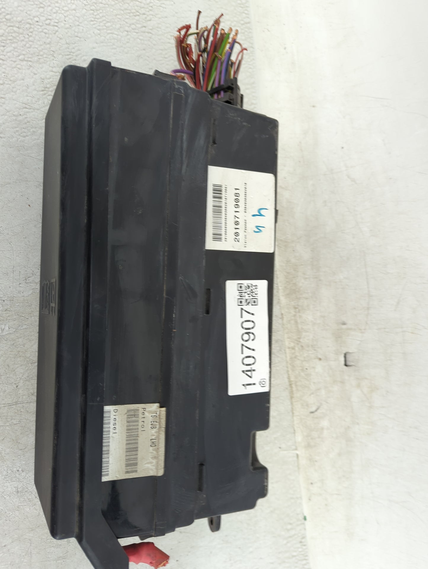 2010-2013 Land Rover Lr4 Fusebox Fuse Box Panel Relay Module P/N:BH22-14290-BB Fits Fits 2010 2011 2012 2013 OEM Used Auto P