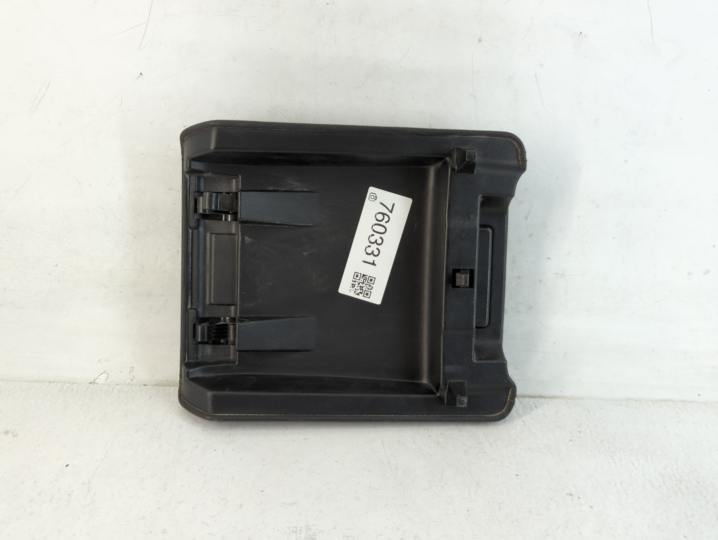 2013 Land Rover Range Rover Evoque Center Console Armrest Cover Lid Fits OEM Used Auto Parts - Oemusedautoparts1.com