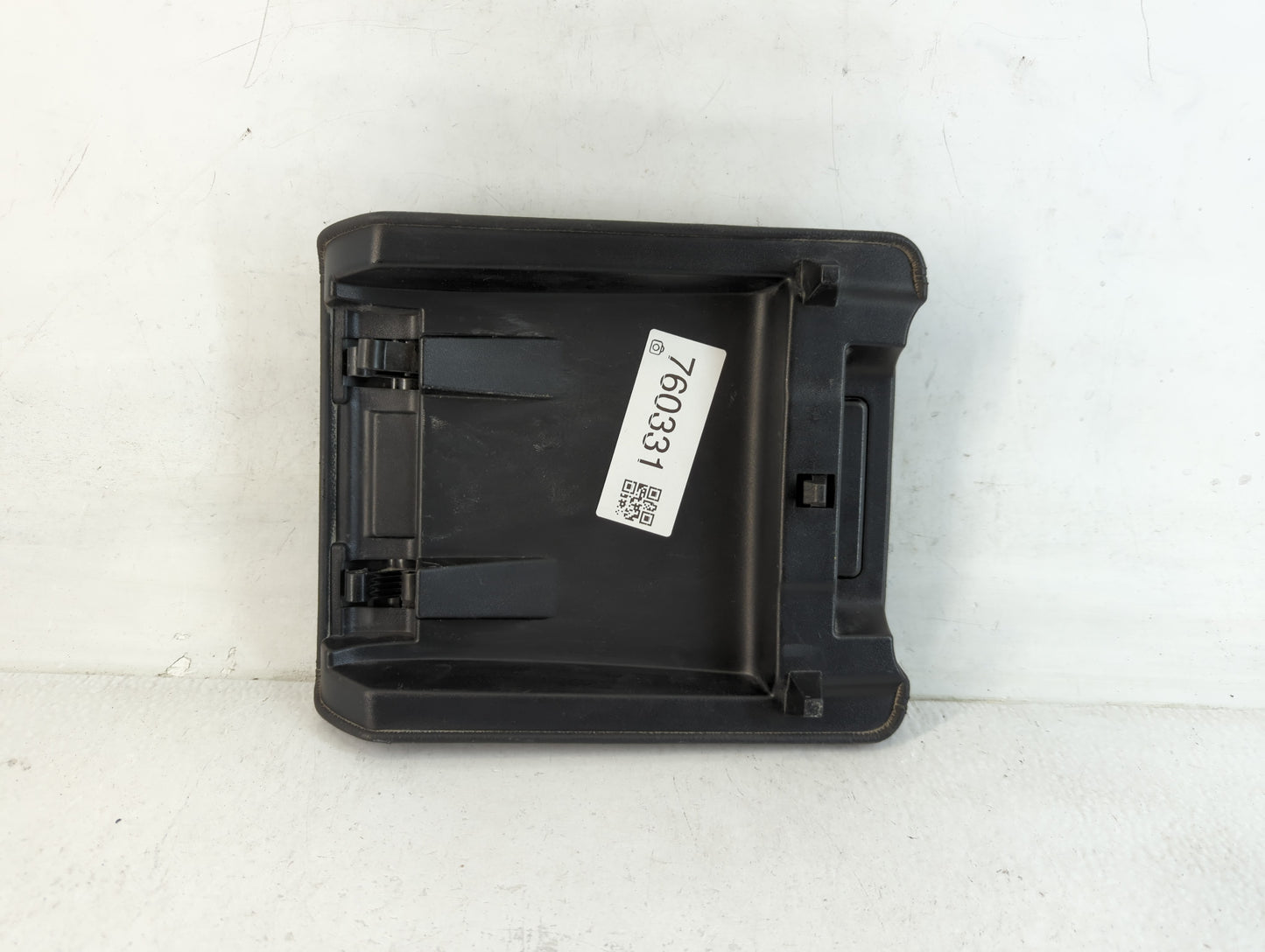 2013 Land Rover Range Rover Evoque Center Console Armrest Cover Lid Fits OEM Used Auto Parts - Oemusedautoparts1.com