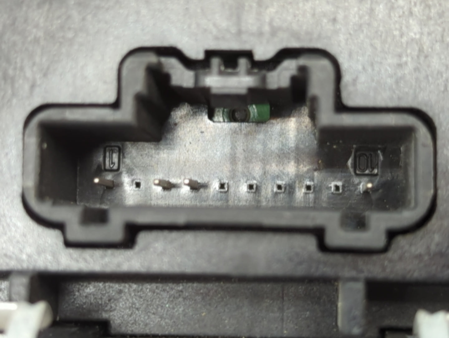 2010-2013 Land Rover Range Rover Sport Radio Control Panel - Oemusedautoparts1.com