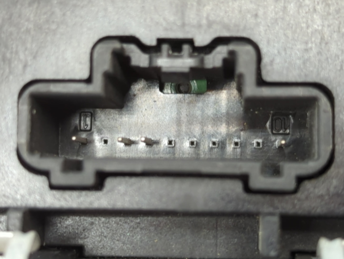 2010-2013 Land Rover Range Rover Sport Radio Control Panel - Oemusedautoparts1.com