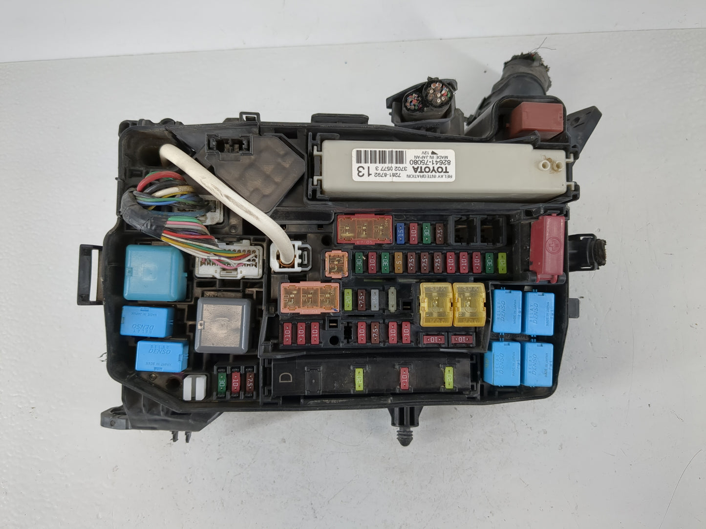 2011-2013 Lexus Ct200h Fusebox Fuse Box Panel Relay Module P/N:3702 0577 3 82641-75080 Fits Fits 2011 2012 2013 OEM Used Aut