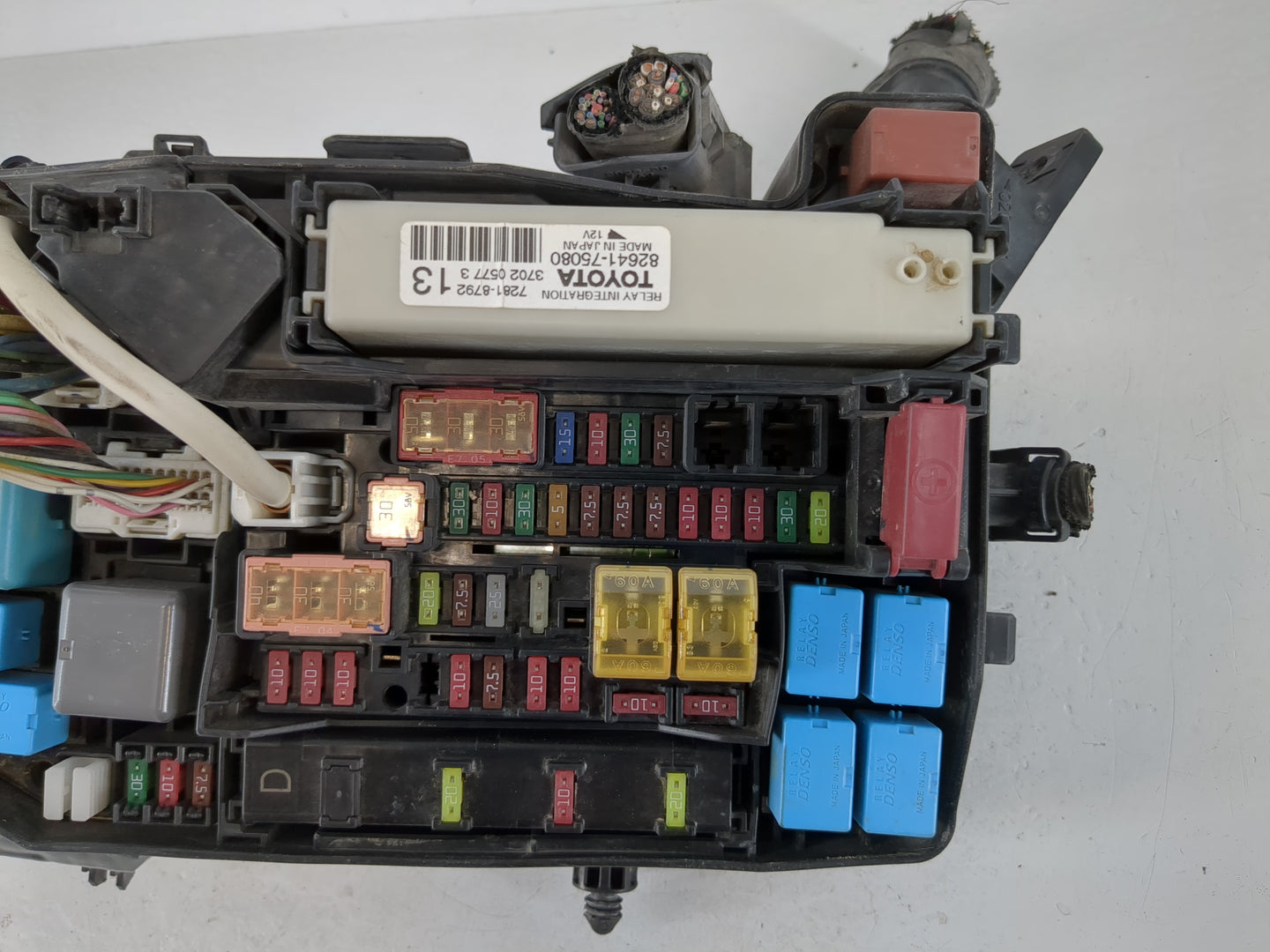 2011-2013 Lexus Ct200h Fusebox Fuse Box Panel Relay Module P/N:3702 0577 3 82641-75080 Fits Fits 2011 2012 2013 OEM Used Aut