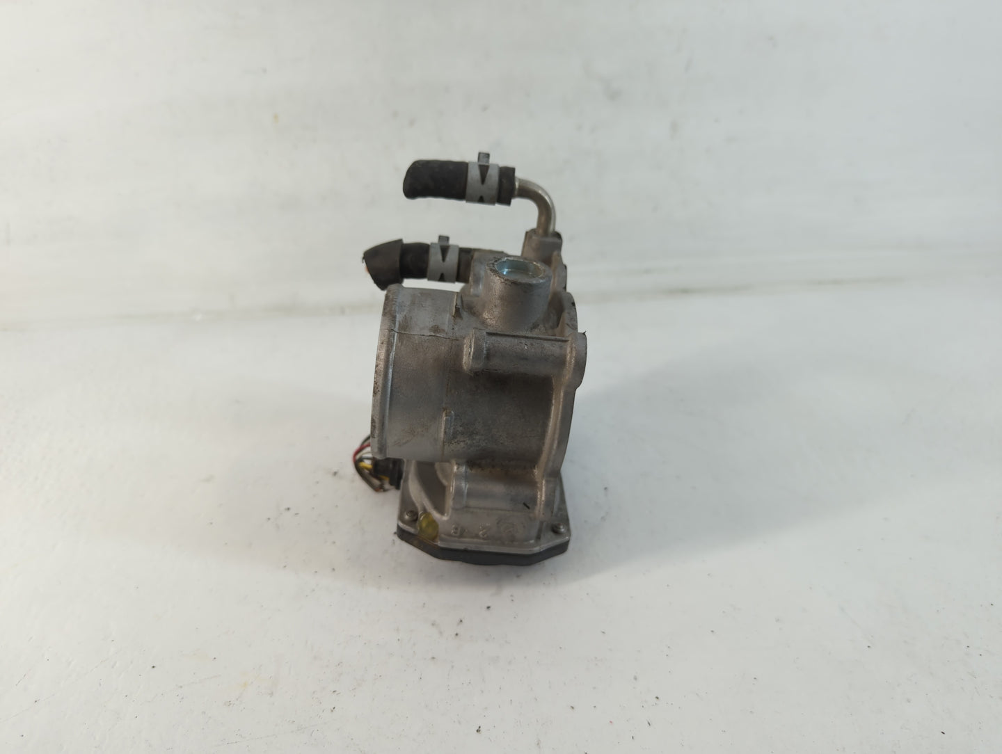 2013-2018 Lexus Es300h Throttle Body P/N:22030-36020 Fits Fits 2012 2013 2014 2015 2016 2017 2018 2019 2020 2021 OEM Used Au