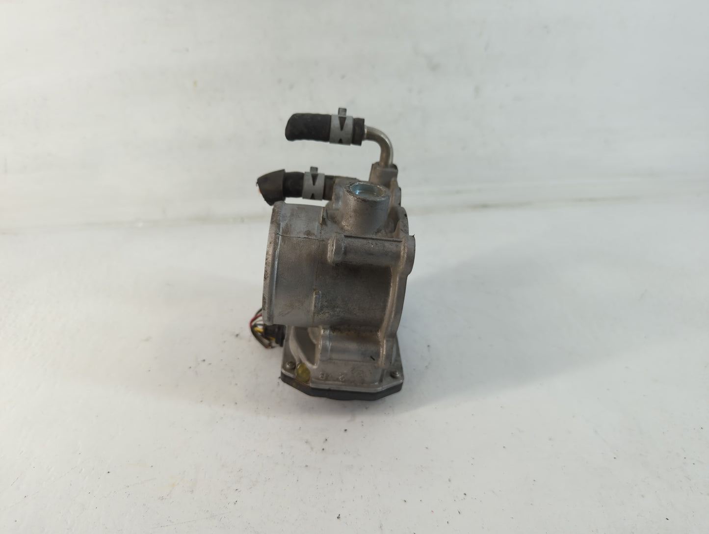 2013-2018 Lexus Es300h Throttle Body P/N:22030-36020 Fits Fits 2012 2013 2014 2015 2016 2017 2018 2019 2020 2021 OEM Used Au
