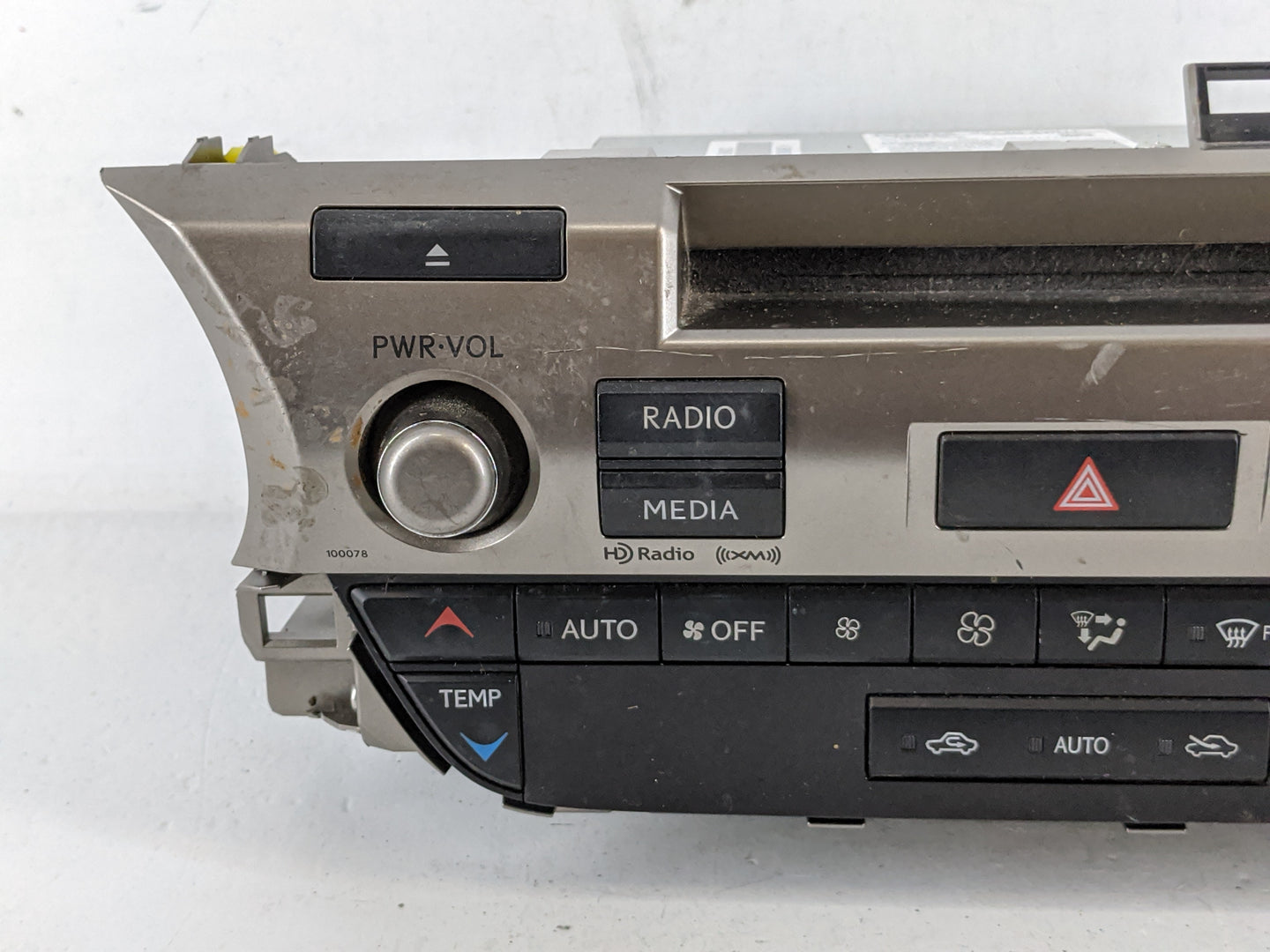 2013 Lexus Es350 Radio AM FM Cd Player Receiver Replacement P/N:86130-33011 Fits OEM Used Auto Parts - Oemusedautoparts1.com