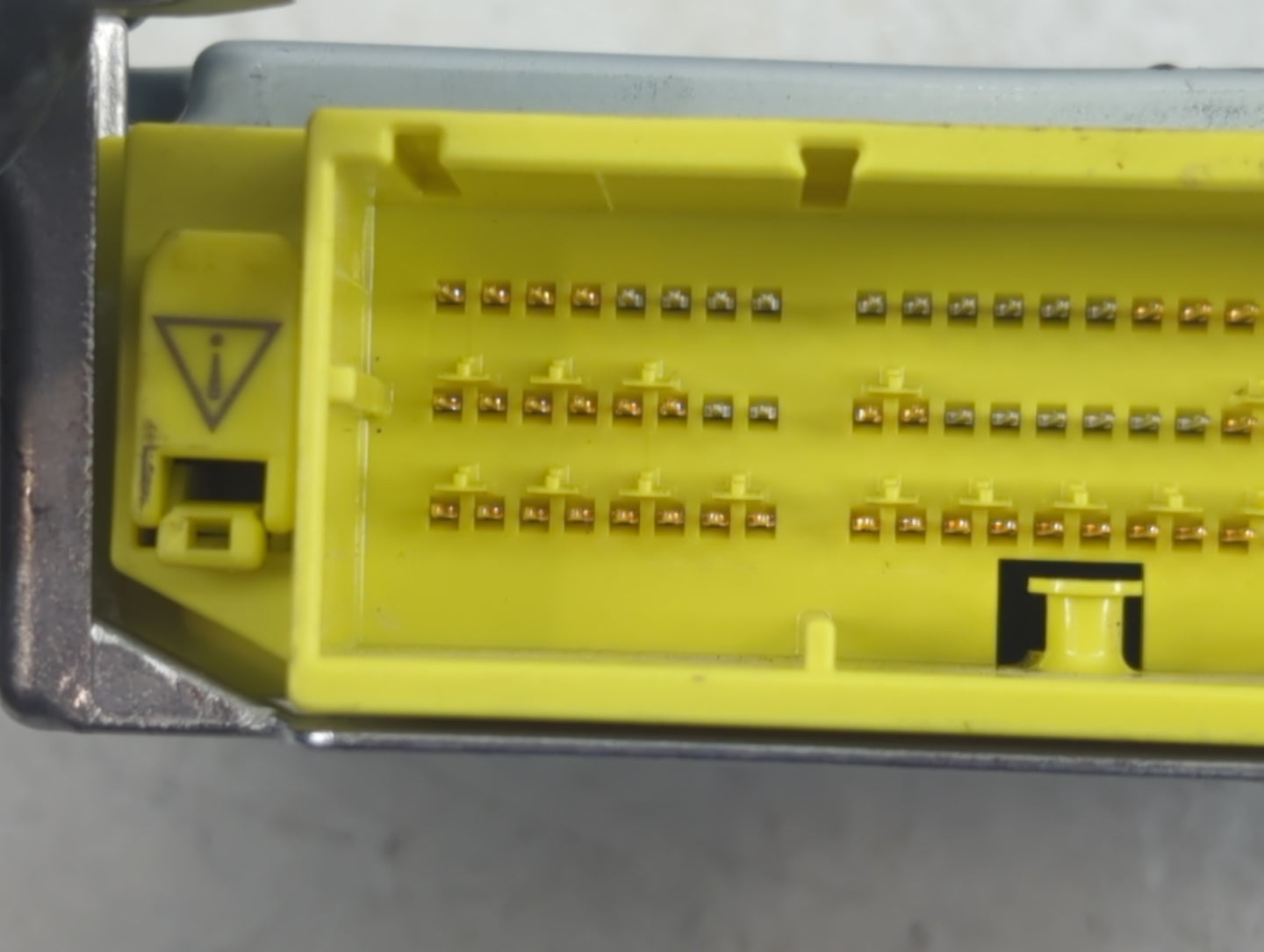 2013-2013 Lexus Es350 Chassis Control Module Ccm Bcm Body Control - Oemusedautoparts1.com