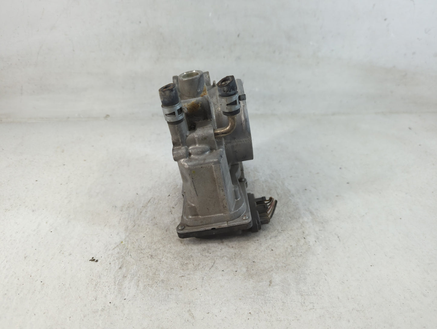 2007-2018 Lexus Es350 Throttle Body P/N:22030-0P050 Fits OEM Used Auto Parts - Oemusedautoparts1.com