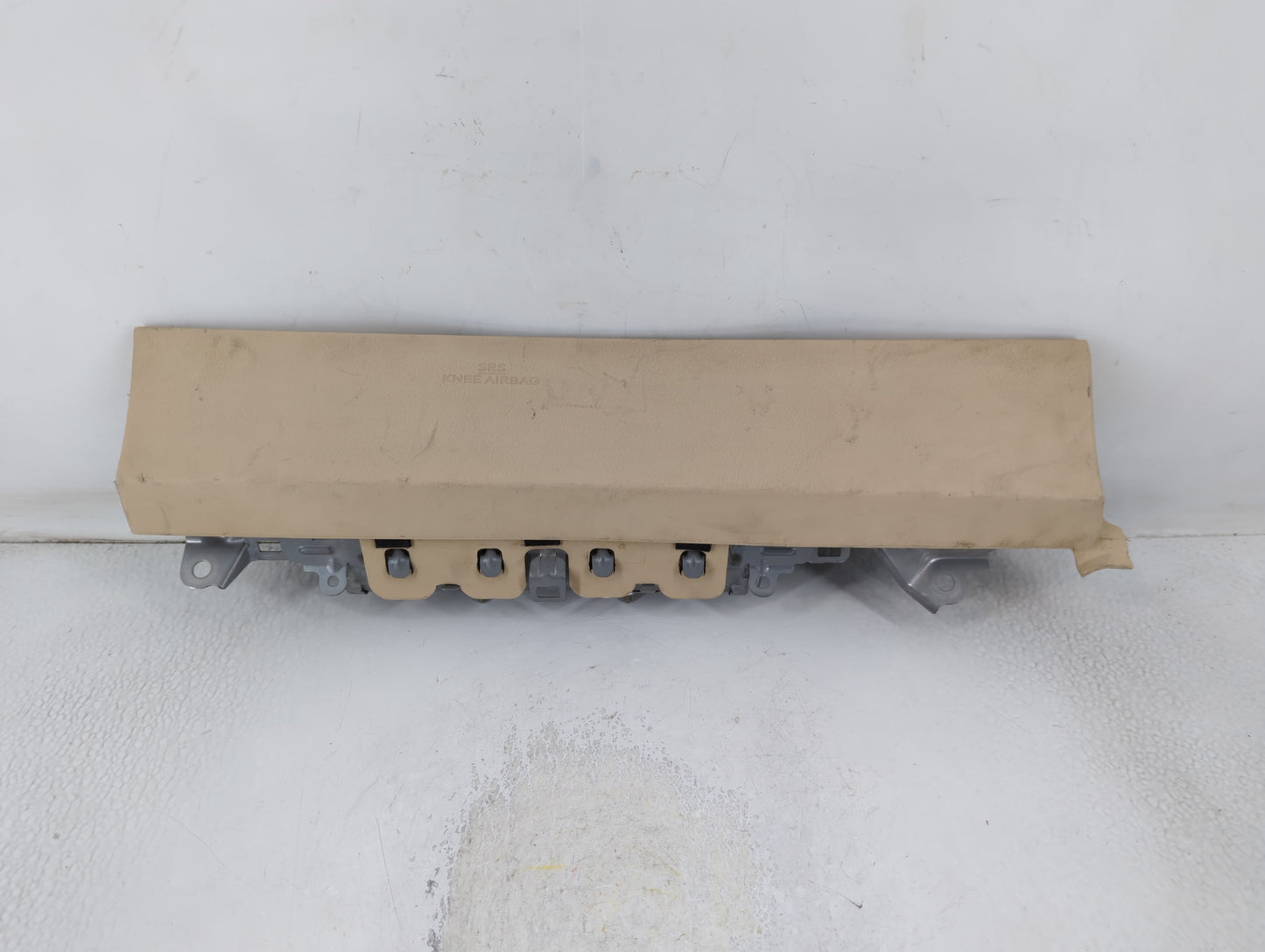 2013-2018 Lexus Es350 Air Bag Passenger Right Knee OEM P/N:2D1R57412M1H Fits Fits 2013 2014 2015 2016 2017 2018 OEM Used Aut