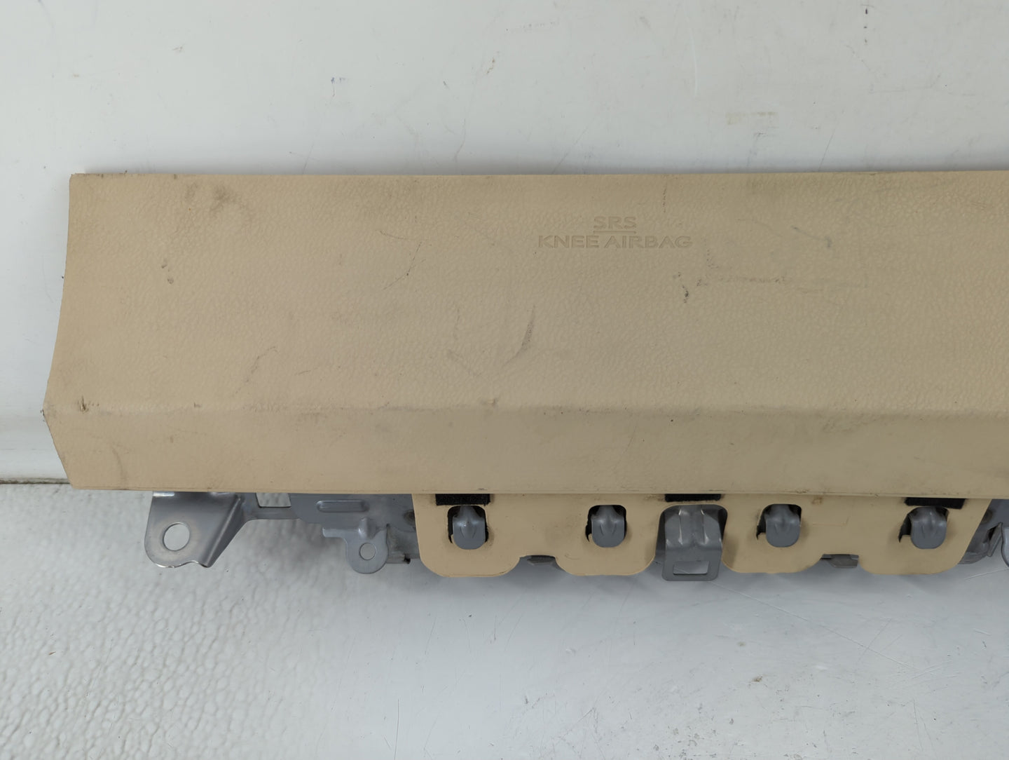 2013-2018 Lexus Es350 Air Bag Passenger Right Knee OEM P/N:2D1R57412M1H Fits Fits 2013 2014 2015 2016 2017 2018 OEM Used Aut