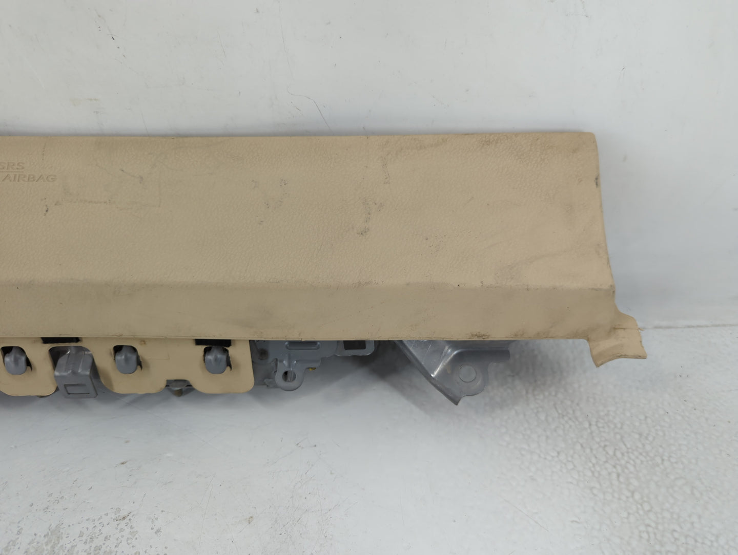 2013-2018 Lexus Es350 Air Bag Passenger Right Knee OEM P/N:2D1R57412M1H Fits Fits 2013 2014 2015 2016 2017 2018 OEM Used Aut