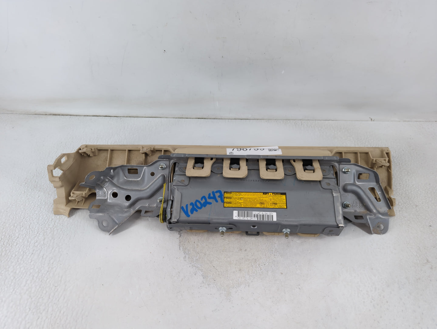 2013-2018 Lexus Es350 Air Bag Passenger Right Knee OEM P/N:2D1R57412M1H Fits Fits 2013 2014 2015 2016 2017 2018 OEM Used Aut