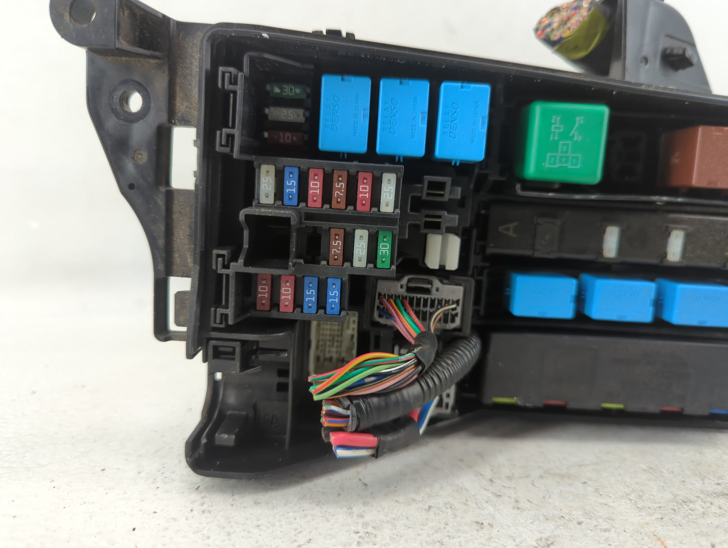 2006-2015 Lexus Is350 Fusebox Fuse Box Panel Relay Module P/N:82662-53230 Fits OEM Used Auto Parts - Oemusedautoparts1.com