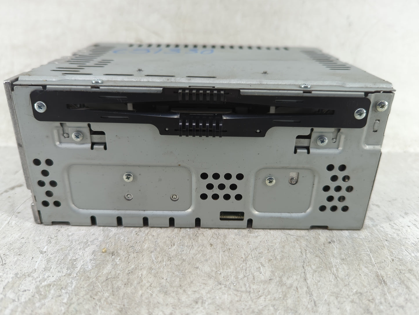2013 Lincoln Mks Radio AM FM Cd Player Receiver Replacement P/N:DA5T-19C107-CF Fits OEM Used Auto Parts - Oemusedautoparts1.