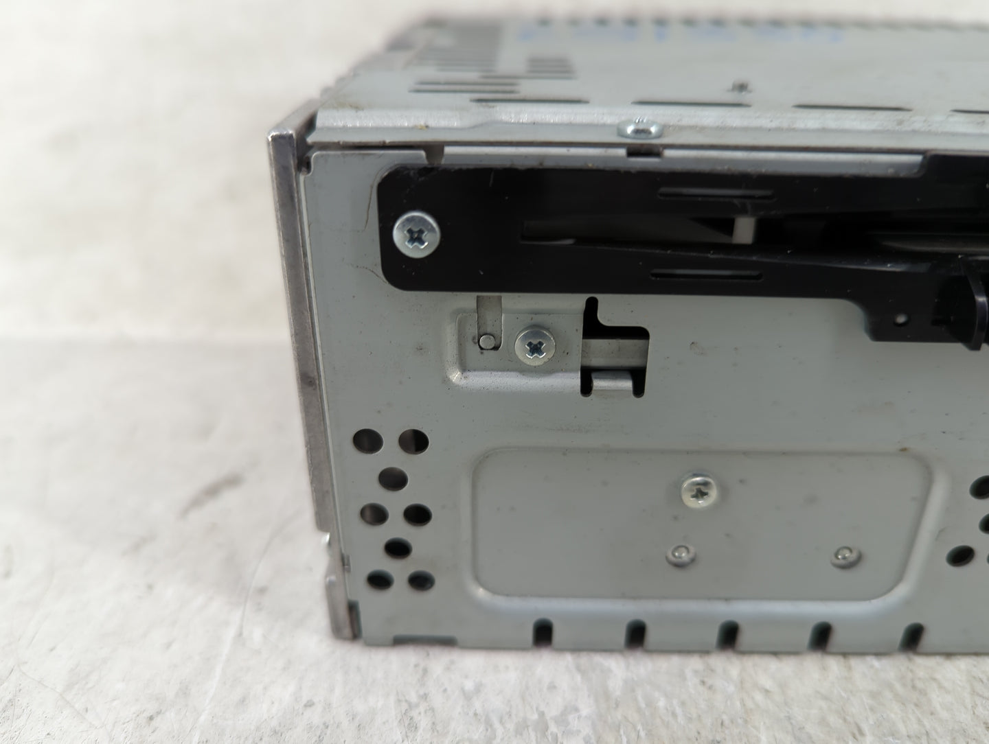 2013 Lincoln Mks Radio AM FM Cd Player Receiver Replacement P/N:DA5T-19C107-CF Fits OEM Used Auto Parts - Oemusedautoparts1.