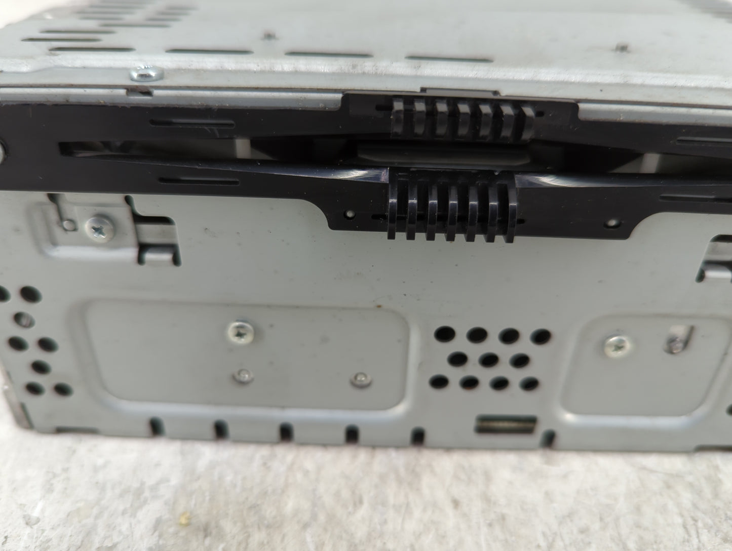 2013 Lincoln Mks Radio AM FM Cd Player Receiver Replacement P/N:DA5T-19C107-CF Fits OEM Used Auto Parts - Oemusedautoparts1.